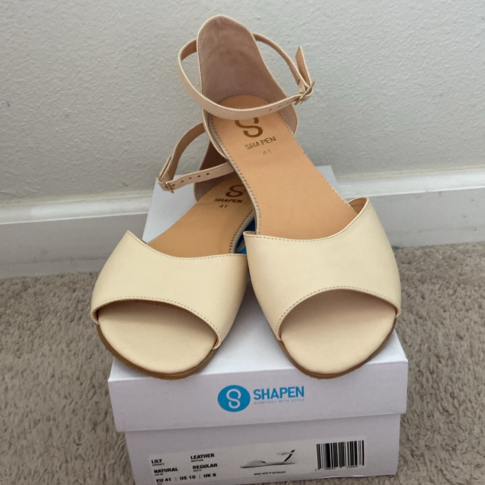 Shapen lily natural. Size 41 (fits 42)